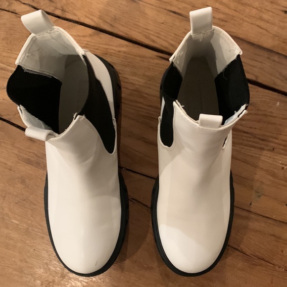 White with black stretch combat boots 7 faux leather forever21 NWOT - Picture 4 of 9